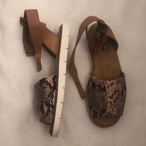 Women’s Clark’s Soft Cushion Snakeskin Sandals